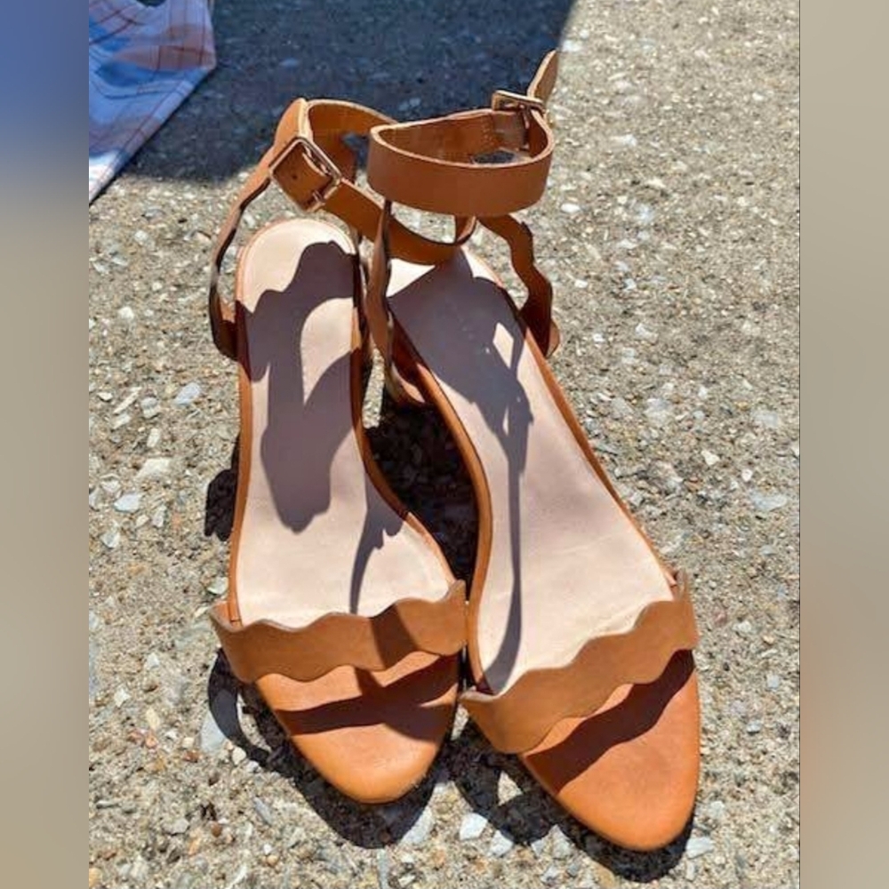 Loefler Randall Wavy strap heels